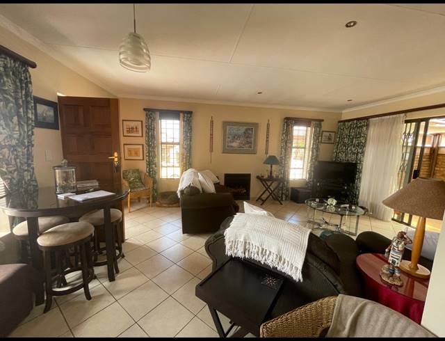 3 BEDROOM CLUSTER FOR SALE IN LAMBTON